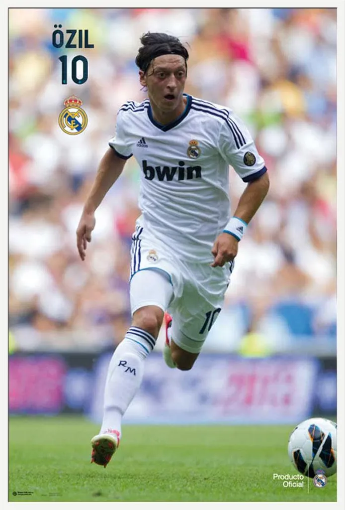 Affiche Foot Real Madrid Özil 12/13 Cadre Blanc Vitre Acrylique 61x91 cm