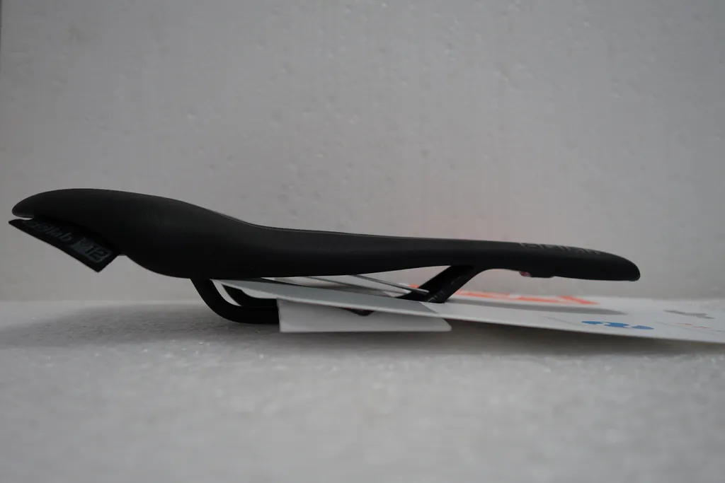 Selle de Vélo de Course SQlab 612 Ergowave R S-Tube 12cm en Carbone