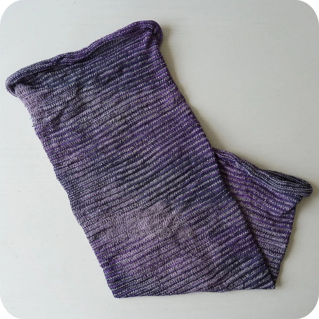Sciarpa Magica Avvolgente Viola - Il Calore di un Abbraccio di Maglia