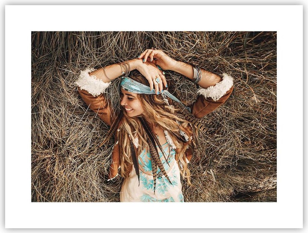 Poster - Poster ohne Rahmen - Hippie Frau Gras - 40x30 cm - Wand Bild - Wanddeko - Wandbilder - Kunstposter - Wandposter - Bilder - Kunstdruck - Wa...