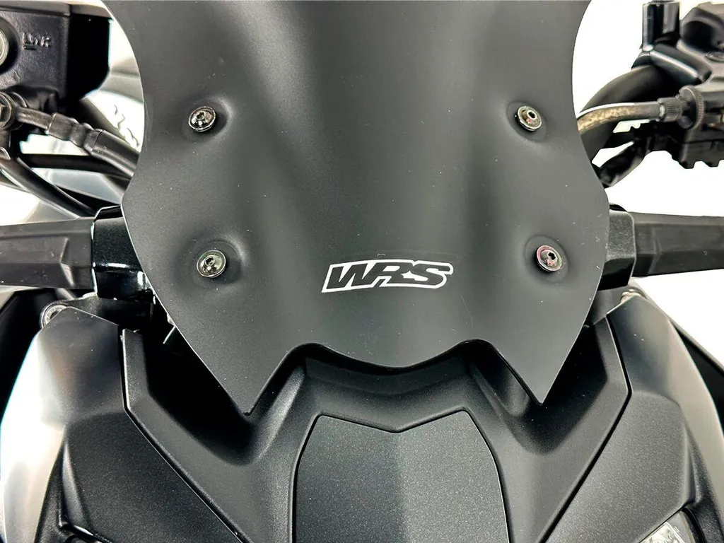 Stop aux Reflets avec l'Écran Sport Z900 Noir Mat Haute Définition