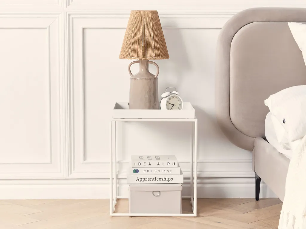 BELIANI Table d'appoint blanche 40x40 cm en métal poudré design carré