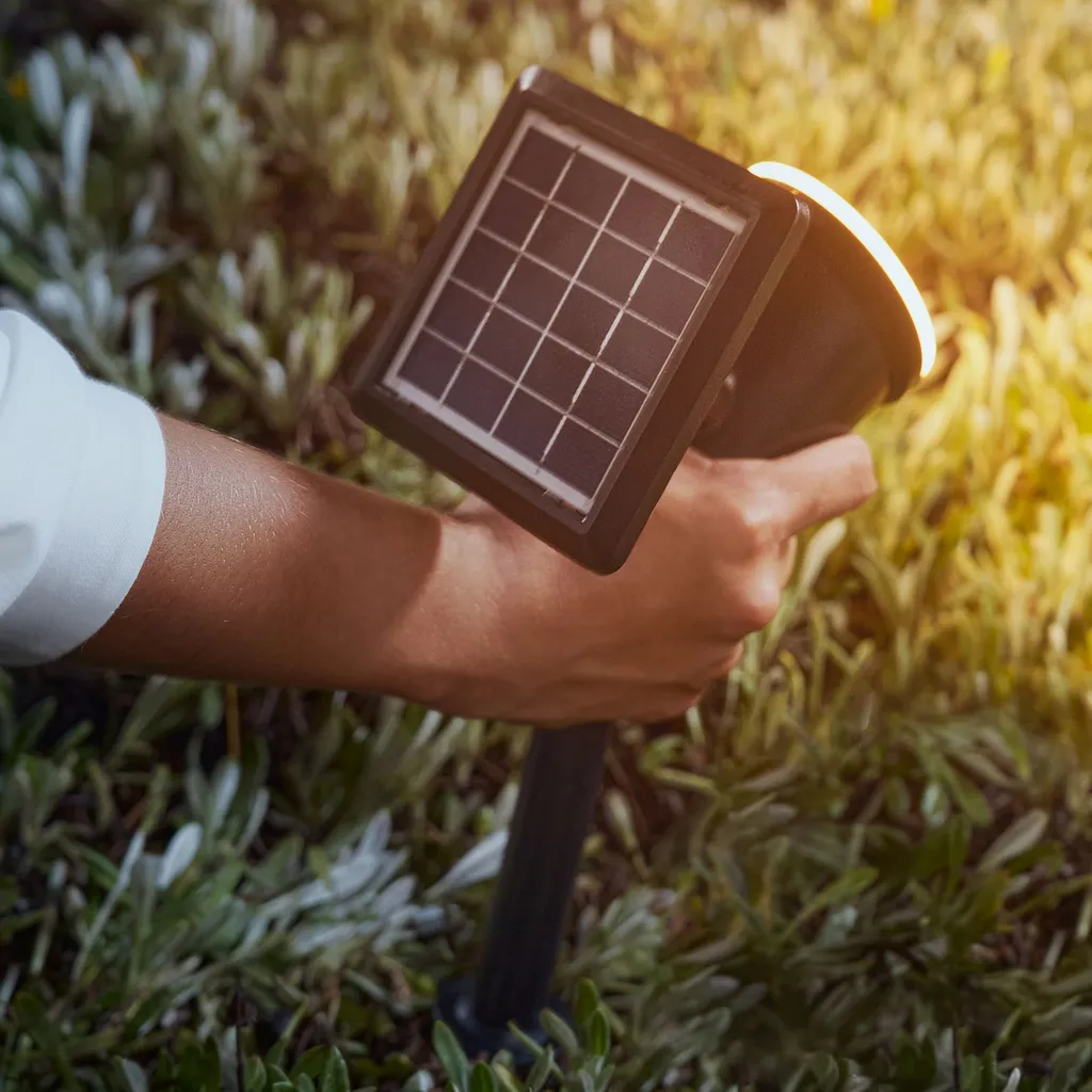 Philips JIVIX Faretto LED Solare 1.4W: Design Nero e Luce Calda 2700K - 3