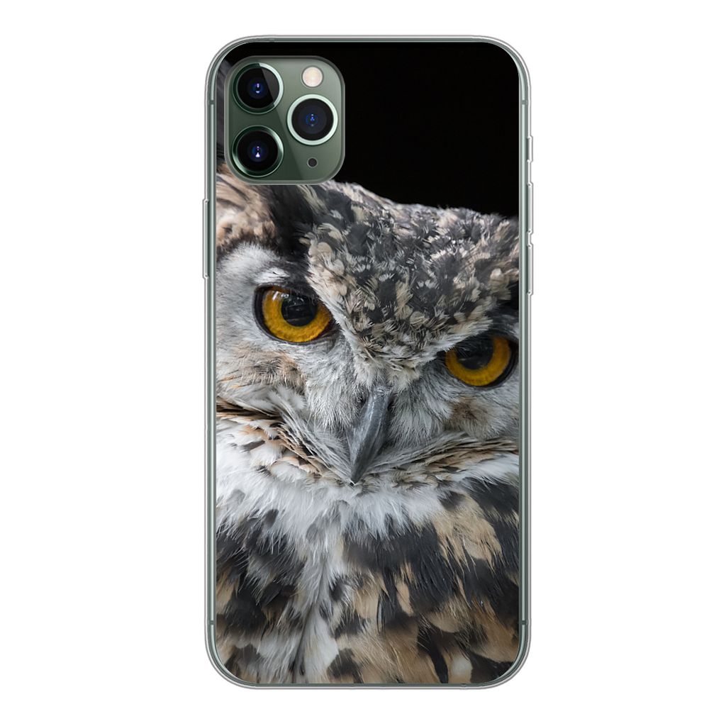 MuchoWow Handyhülle Schutzhülle Hülle für iPhone 11 Pro Max Porträt einer braunen Eule auf schwarzem Hintergrund Silikon Softcase Handy Hül...