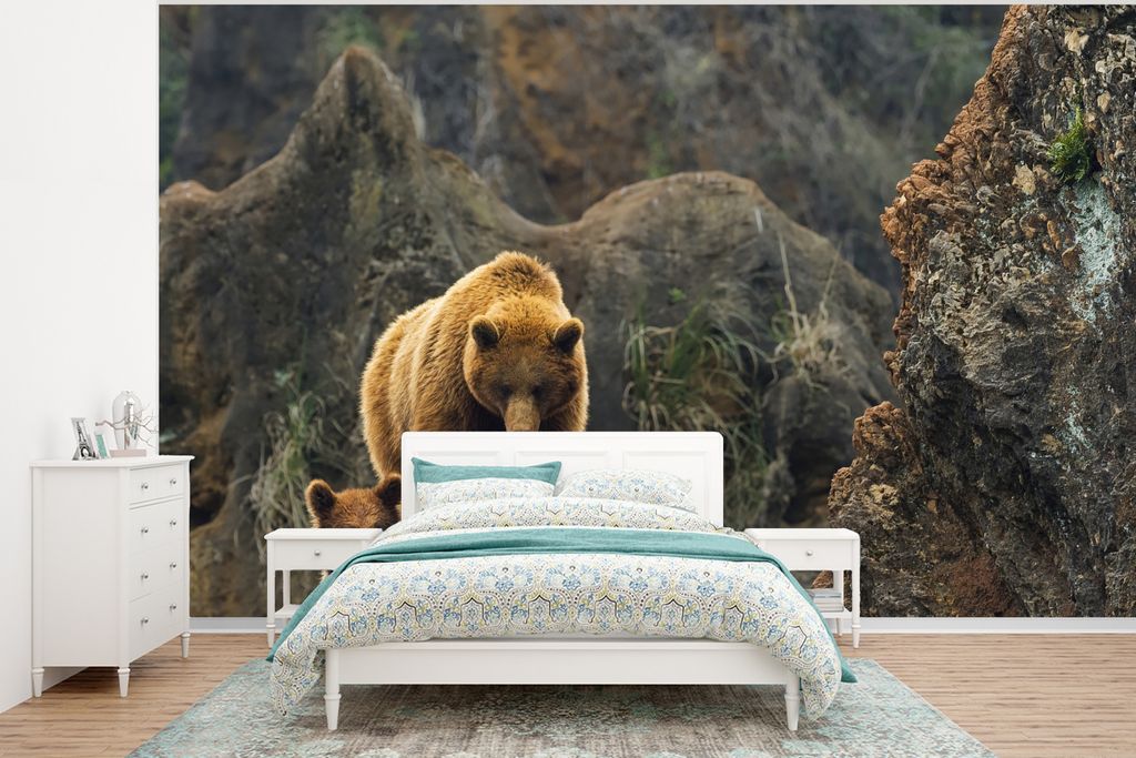 MuchoWow Fototapete für Wohnzimmer oder Schlafzimmer Wandtapete Vinyl Motivtapete Bär - Junge - Steine - 320x240 cm - Tapeten