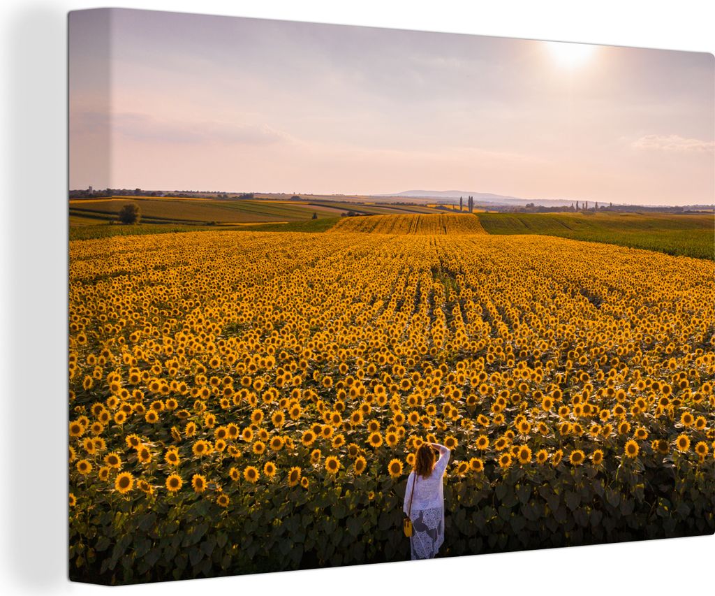 OneMillionCanvasses - Leinwandbilder - 140x90 cm, Frau blickt über ein Feld mit Sonnenblumen, Wandbilder Kunstdruck Wanddekoration - Foto auf Le...