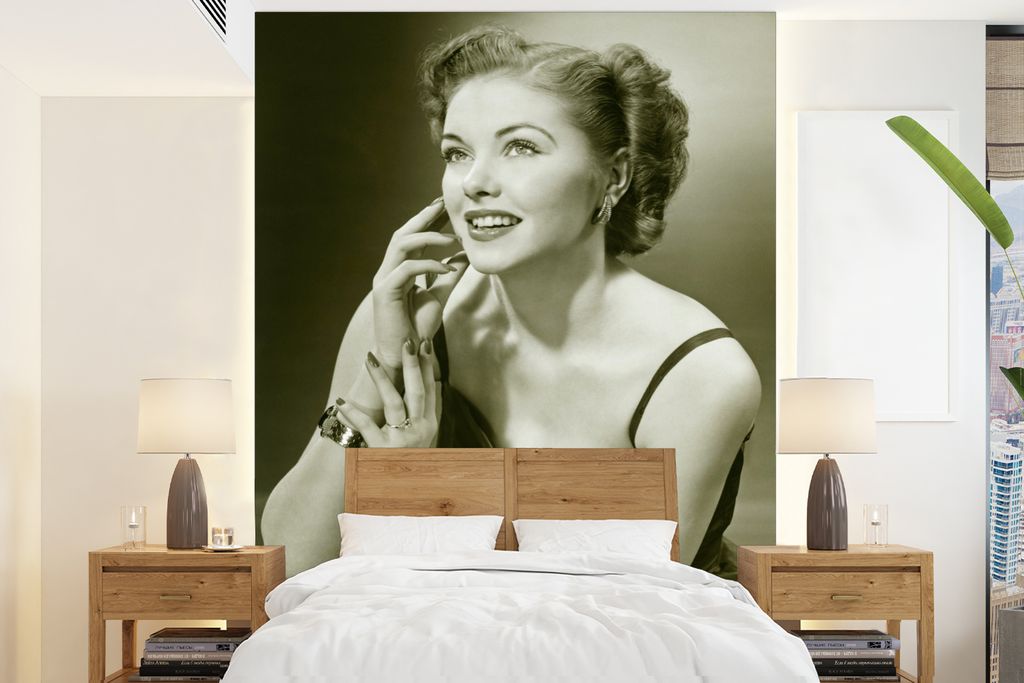 MuchoWow Fototapete für Wohnzimmer oder Schlafzimmer Wandtapete Vinyl Motivtapete Porträt einer Frau - 195x260 cm - Wandbild