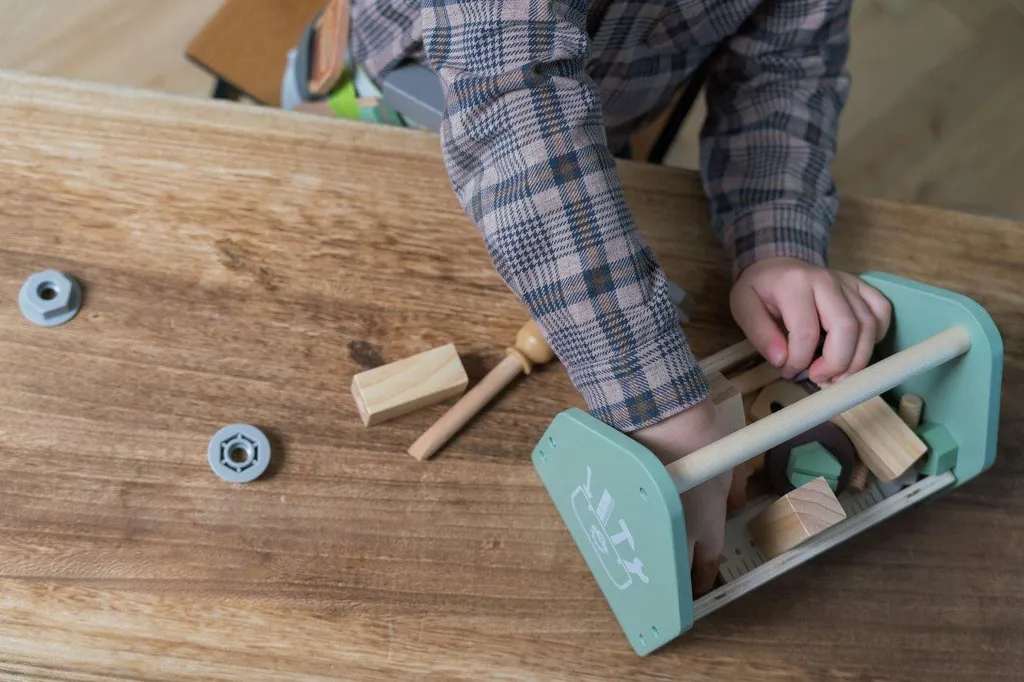 Set de bricolage enfant Dantoy - Valisette de 26 outils en plastique