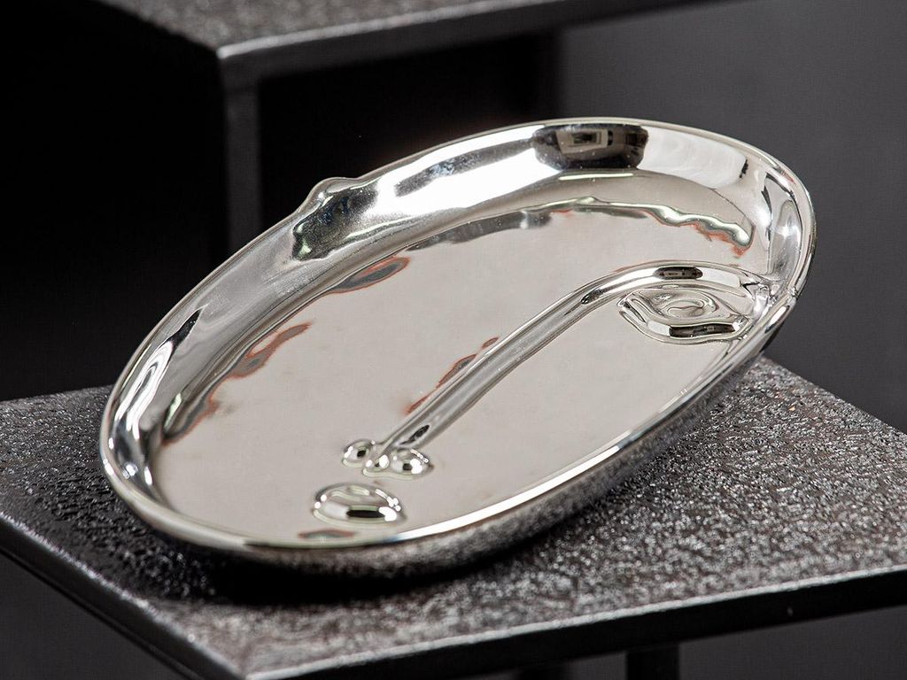 Gilde Schale, oval, "Viso", Gesichtsmotiv, Keramik, silberfarben, VE 4, L. 30,5 cm, B. 18,3 cm, H. 3 cm Höhe: 3.00 cm Breite: 18.30 cm Tiefe: 30.5...