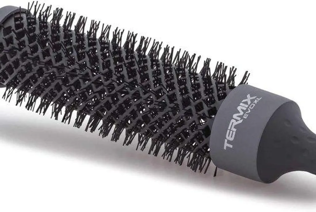 Brosse à brushing ronde grand diamètre pour créer un volume XL unique