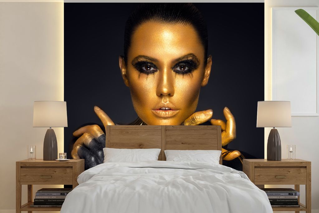 MuchoWow Fototapete für Wohnzimmer oder Schlafzimmer Wandtapete Vinyl Motivtapete Make-up - Tasche - Gold - Luxus - Frau - 350x350 cm - Schlafzi...