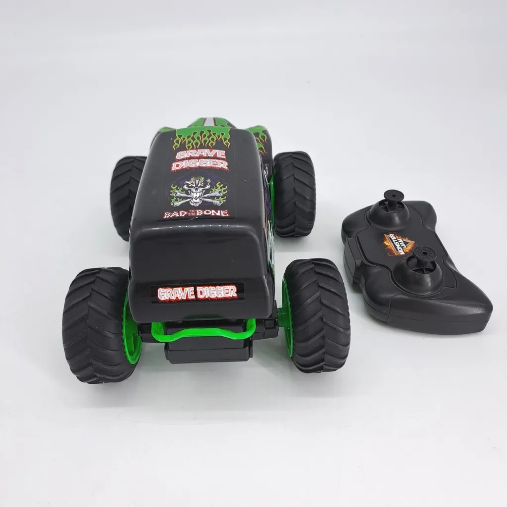 Grave Digger RC 1:24 Monster Jam : Voiture Télécommandée Anti-Interférence - 14