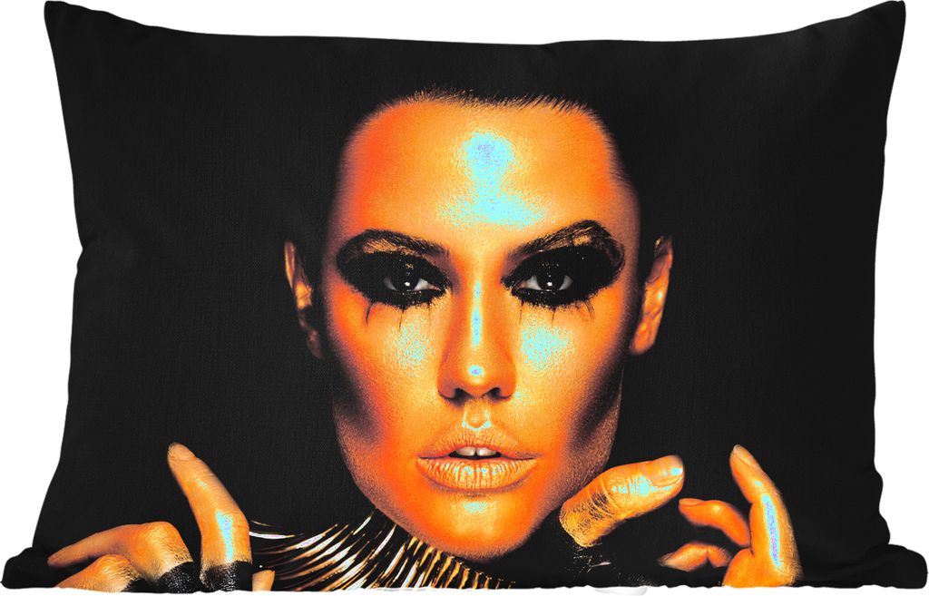 MuchoWow Outdoor Kissen - Make-up - Tasche - Gold - Luxus - Frau - 50x30 cm - Wetterfest - Lounge Kissen - Sofa kissen - Wohnzimmer Dekoration