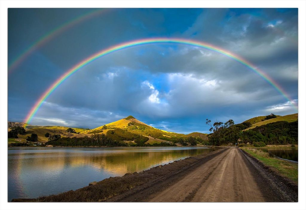 Wallario selbstklebendes Poster - Regenbogen über Hügel, Größe: 61 x 91,50 cm