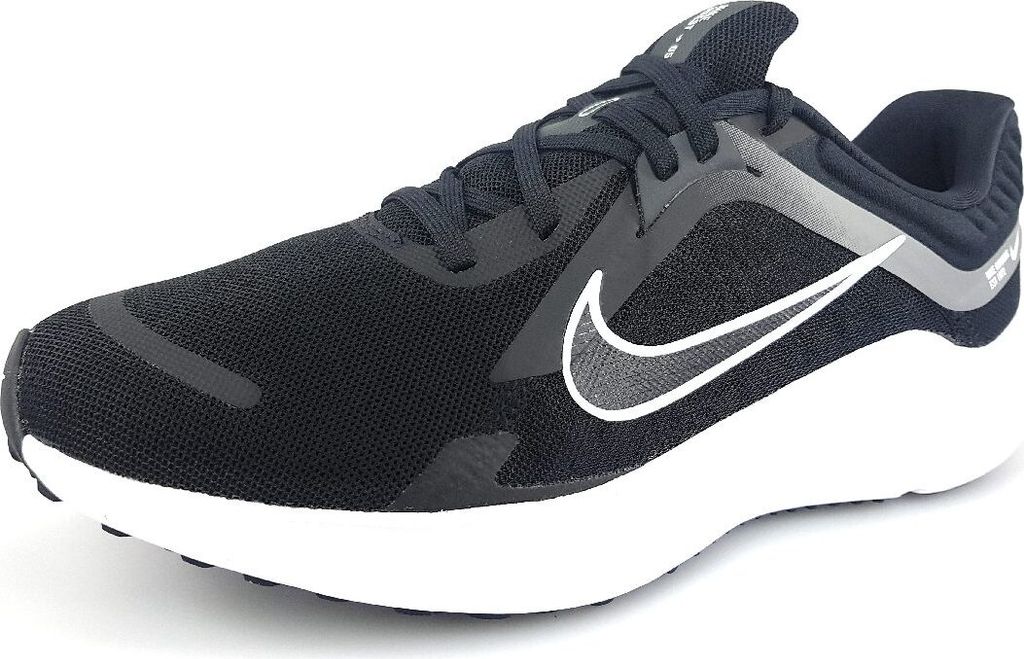 Nike Quest 5 sportieve schoen, zwart Productafbeelding 