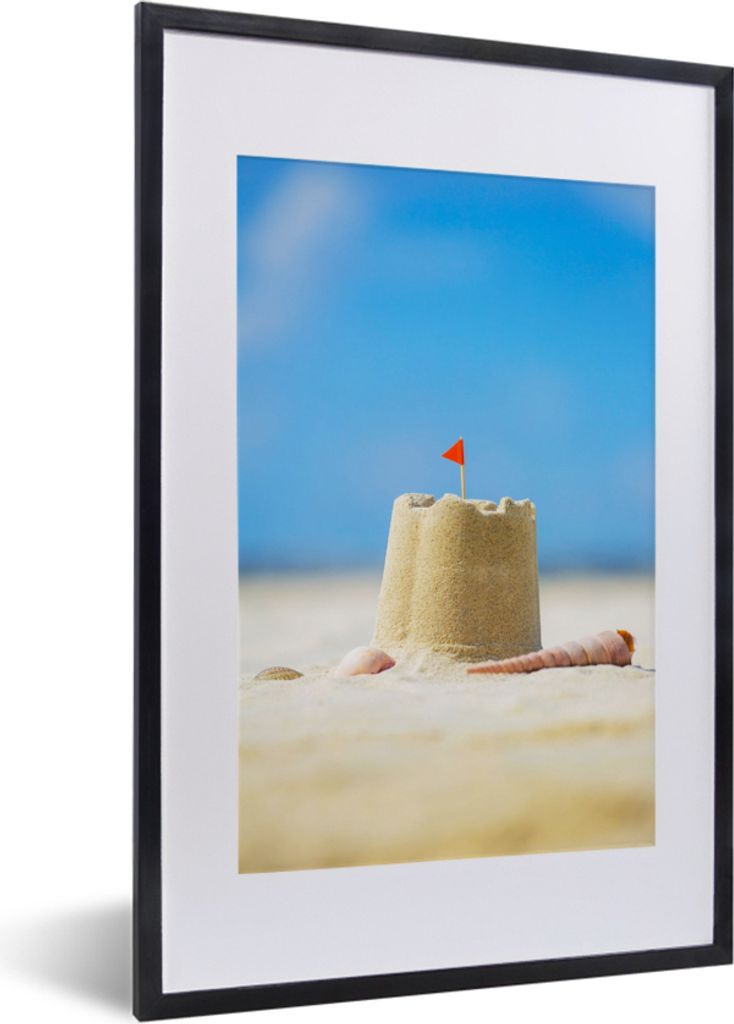 MuchoWow Gerahmtes Poster Sandburg - Strand - Muscheln - Sommer 40x60 cm - Poster mit Schwarzem Bilderrahmen Wandposter Rahmen Foto Bilder - Post...