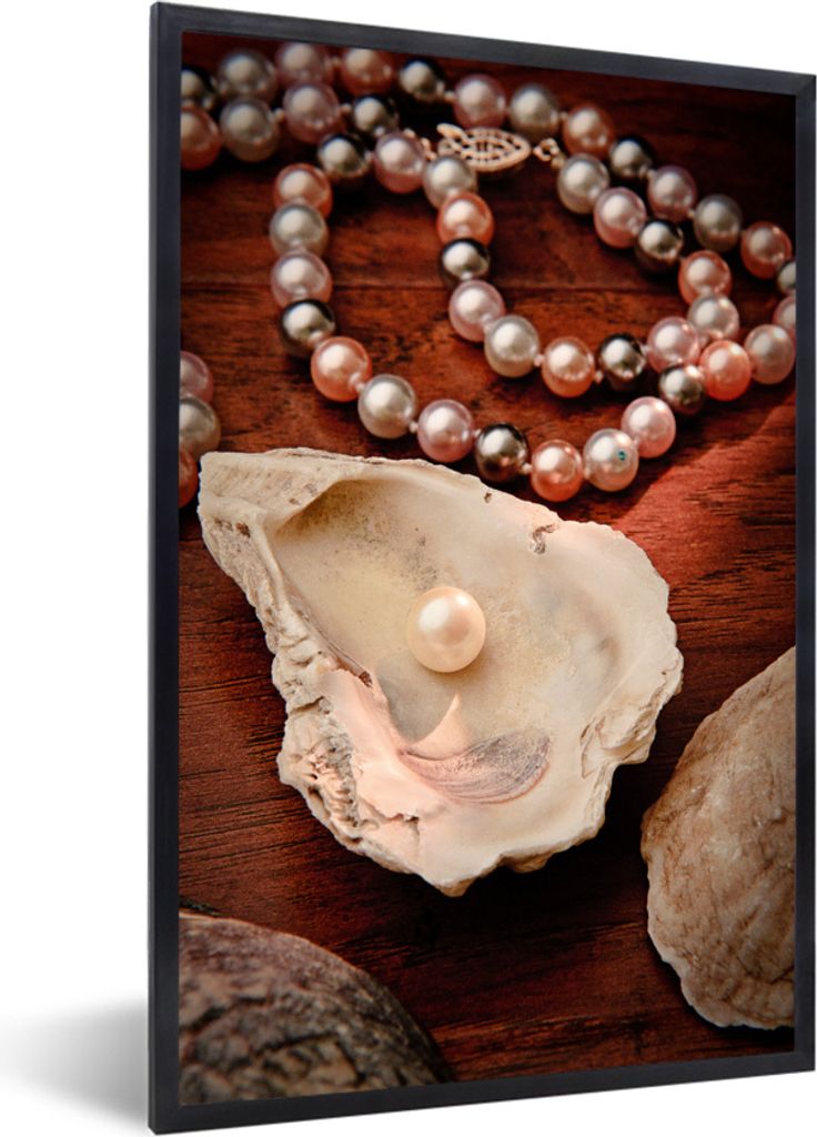 MuchoWow MuchoWow Gerahmtes Poster Perlenkette entlang der Auster 40x60 cm - Poster mit zchwarzem Bilderrahmen - Papierdruck - Wandbilder