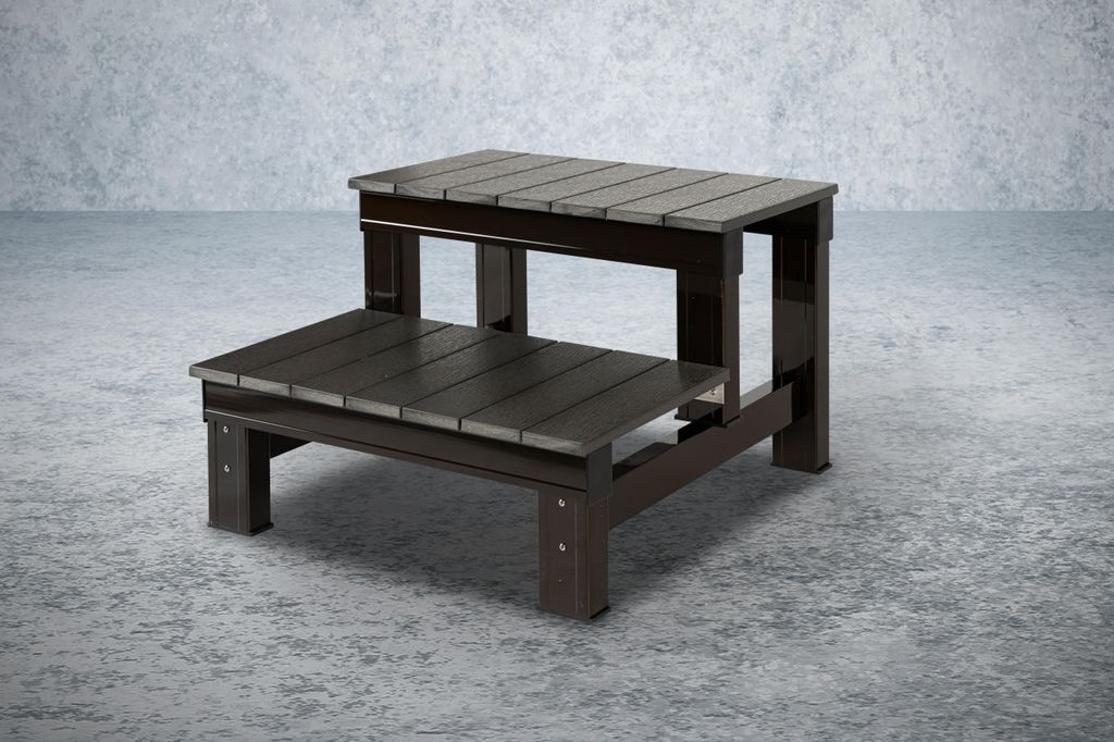 Stiege/ Treppe/ Stufe Outdoor Whirlpool grau