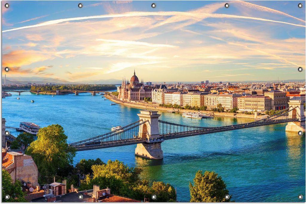 Wallario Outdoor-Poster für Garten oder Balkon, Motiv Metropole an der Donau, in ca. 120 x 180 cm