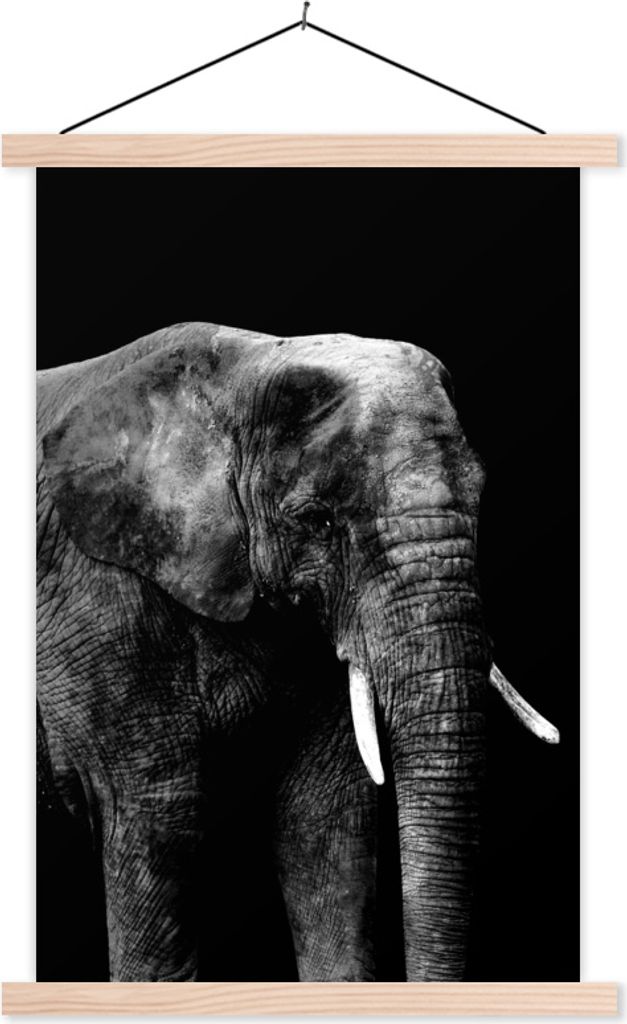 MuchoWow Textilposter Elefant vor schwarzem Hintergrund - schwarz und weiß 60x90 cm mit holzfarbenen Rahmen - Textil