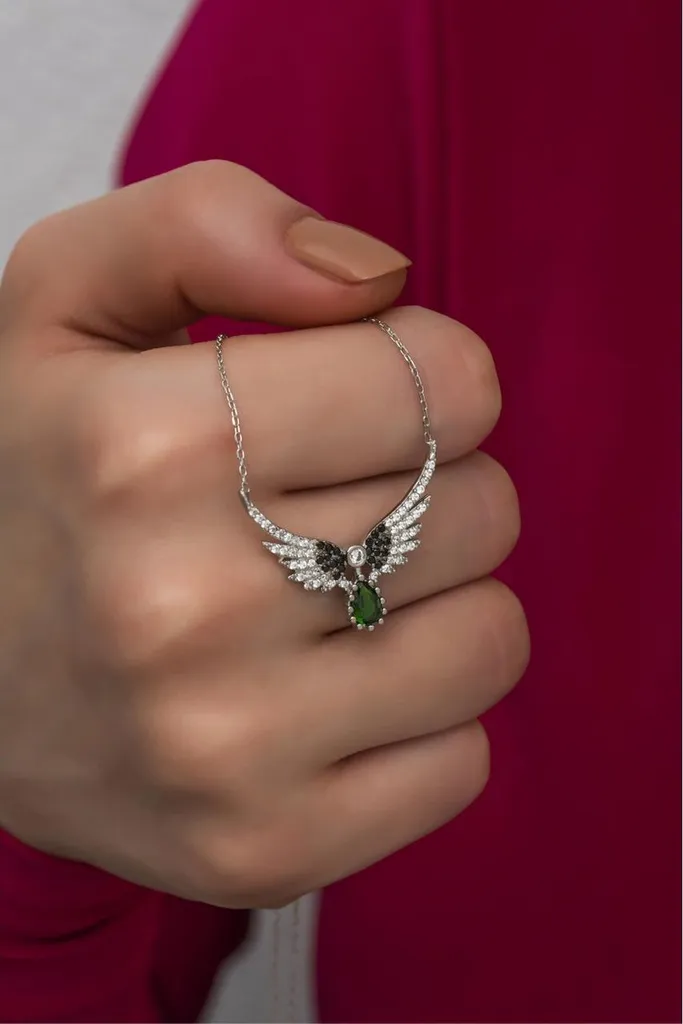 Collier Ailes d'ange argent 925, pierres vertes et noires étincelantes