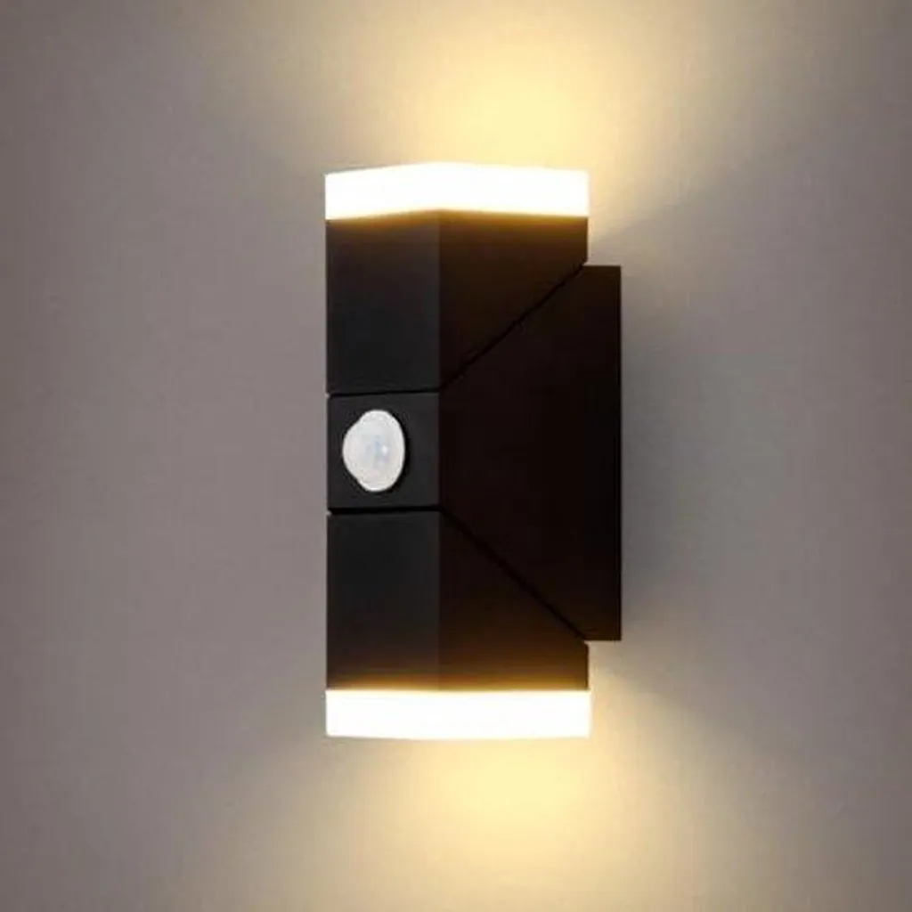 Éclairage extérieur avec détecteur de mouvement et têtes LED orientables