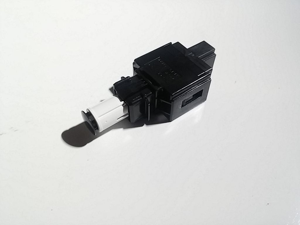 VOLVO S60 S80 V70 XC70 XC90 Bremslichtschalter 8622064