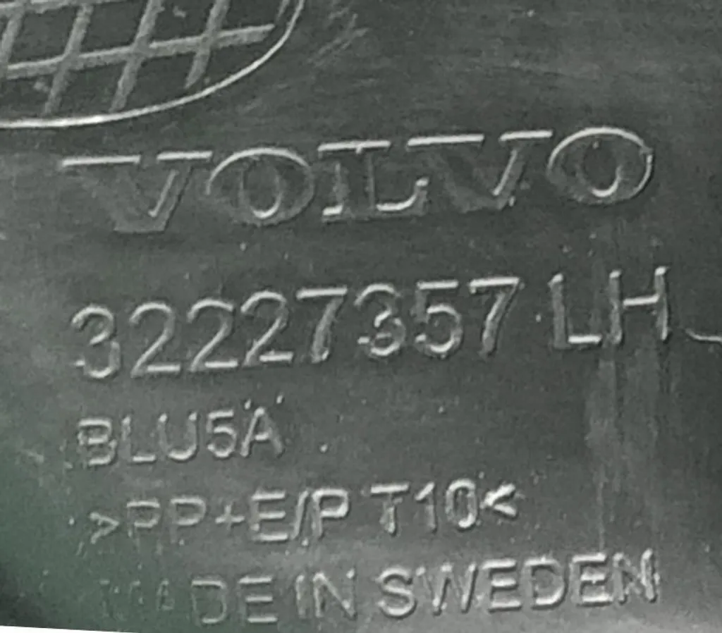 Bas de calandre Volvo V90CC gauche en ABS noir haute qualité finition OE