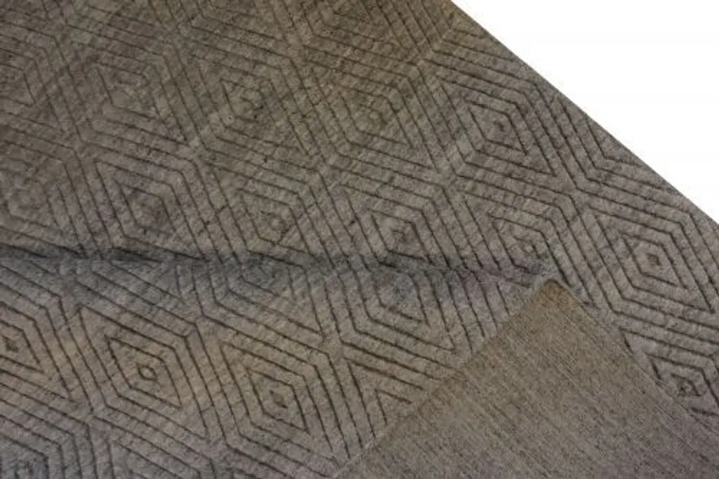 Tapis Carla 945 argent 160x230 cm : texture douce et reflets soyeux
