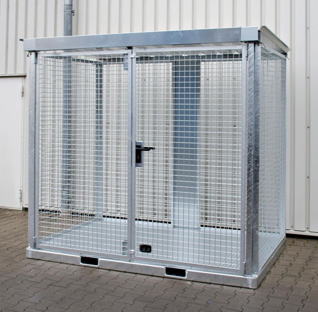 Gasflaschen-Depot, feuerverzinkt, mit Dach u. Tränenblechboden, Flügeltür, max. Kapazität 60 Flaschen, Durchm. 230 mm, BxTxH 2535x1575x2260 mm
