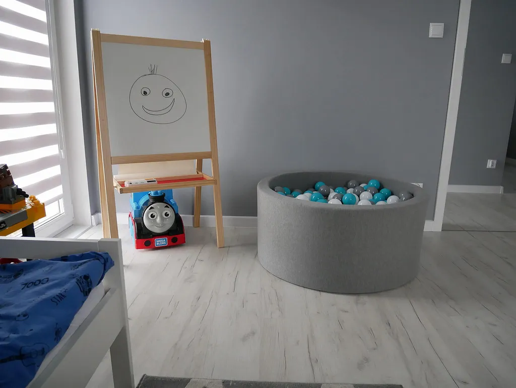 Design e Gioco: Scala in Schiuma Grigio per Camera Bambini Moderna - 7
