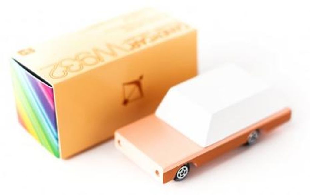 Candylab Holzspielzeugauto Candycar The Dart im Pfirsich-Design