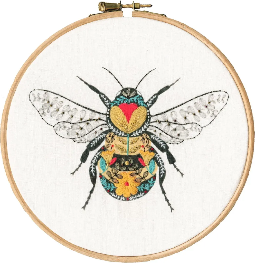 Réussir sa broderie facilement avec le kit pré-imprimé Abeille EP01