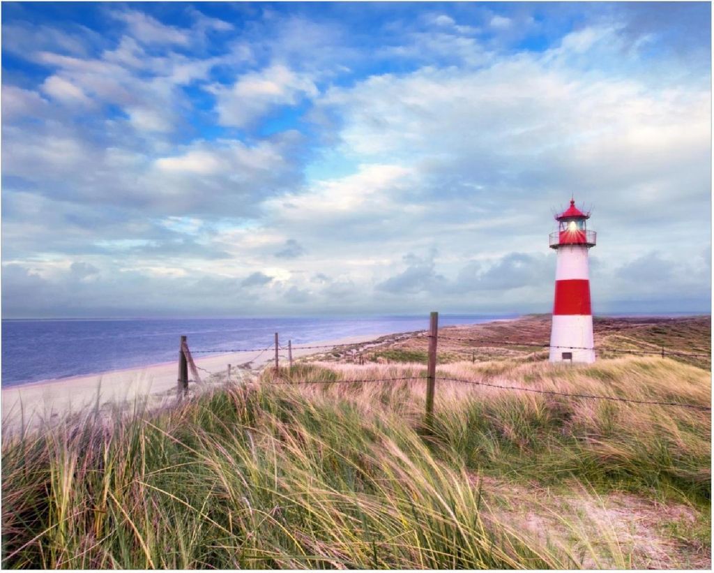 Wallario Poster - Leuchtturm am Strand von Sylt, Kunstdruck Größe: 40 x 50 cm