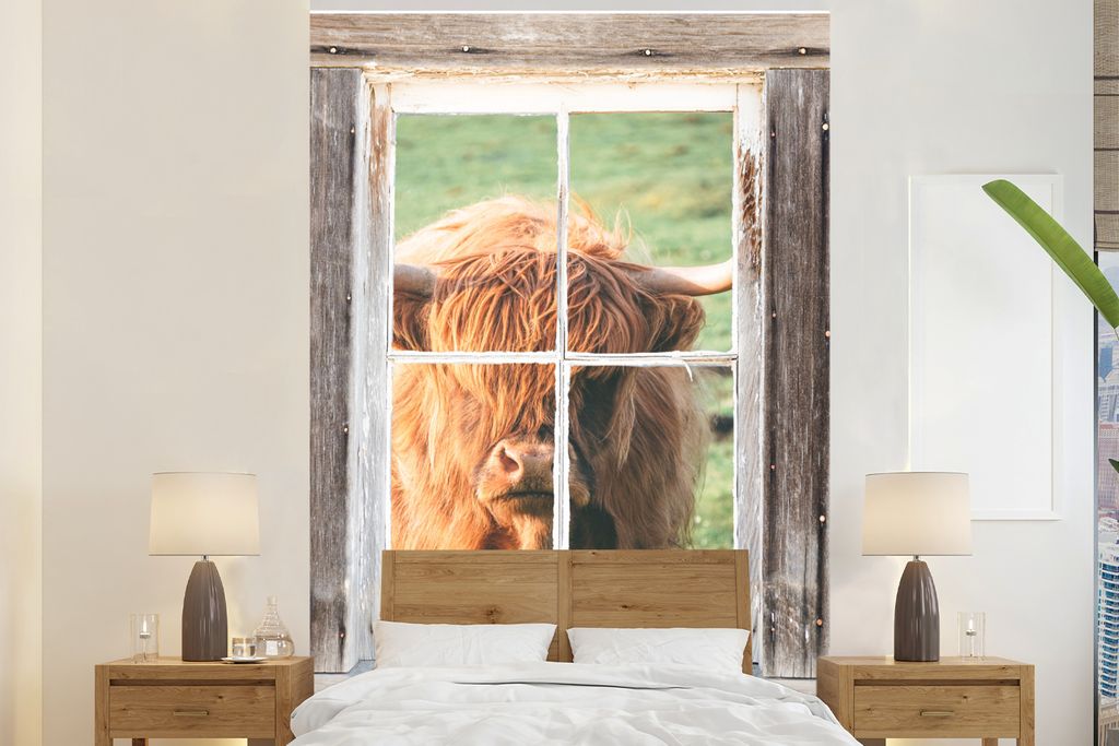 MuchoWow Fototapete für Wohnzimmer oder Schlafzimmer Wandtapete Vinyl Motivtapete Schottischer Highlander - Fenster - Holz - Ansicht - 180x280 c...