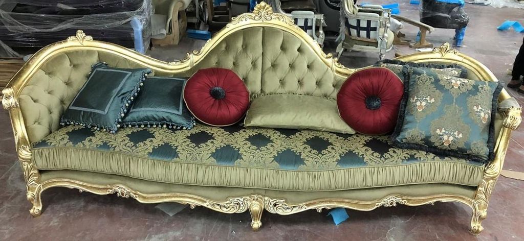 Casa Padrino Luxus Barock Sofa Grün / Gold 300 x 90 x H. 119 cm - Prunkvolles Wohnzimmer Sofa mit elegantem Muster - Barock Möbel
