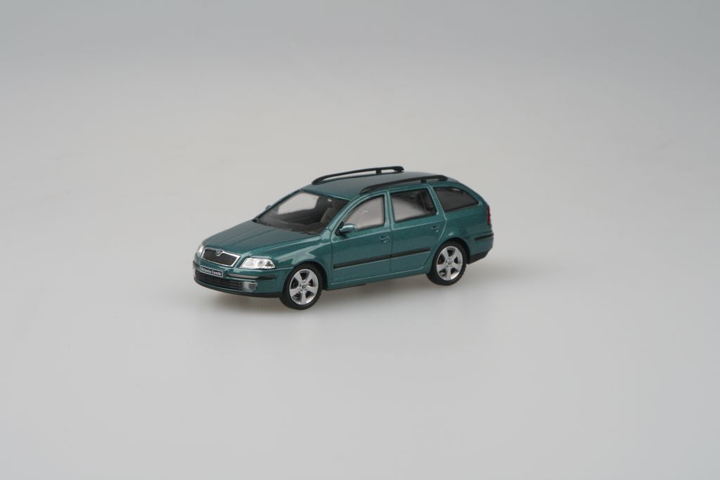 Miniature Skoda Octavia IV Combi – Jaune – Échelle 1/43 – Abrex – Neuf
