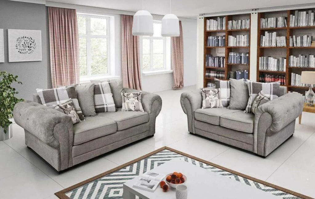 Easy4You Chesterfield Baron Grau 3-Sitzer-Sofa + 2-Sitzer-Sofa Sofas für Wohnzimmer Sofagarnituren Chesterfield mit Streukissen-Kissen Dunkelgrau