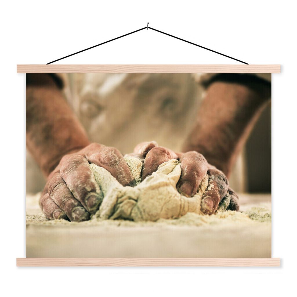 MuchoWow Textilposter Der Bäcker knetet den Teig 40x30 cm mit holzfarbenen Rahmen - Bilder