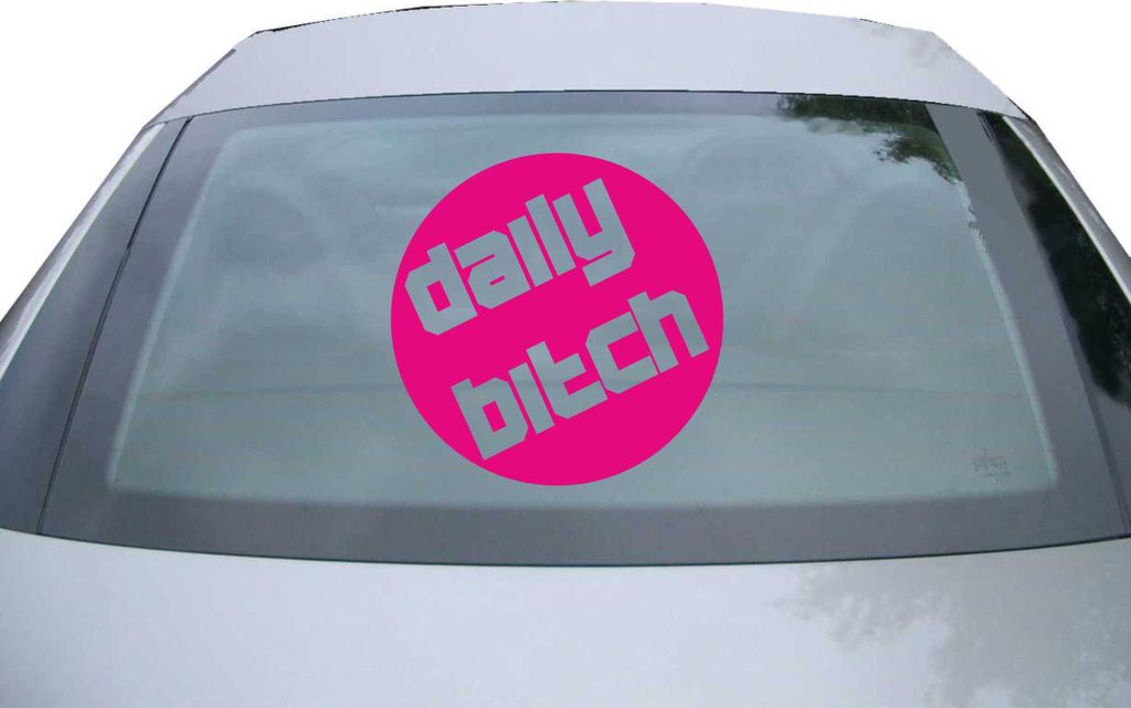 Indigos UG - Aufkleber Heckscheibe & Motorklappe DE6391 - pink - 600x600 mm - daily bitch - Auto Scheiben Fenster Heckklappe Tuning Racing JDM - Di...