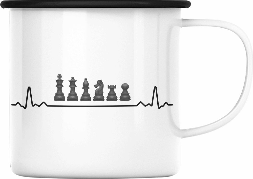 Trendation - Schachspieler Geschenk Schach Geschenkidee Emaille Tasse mit Schachfiguren Grafik Spruch (Schwarz)