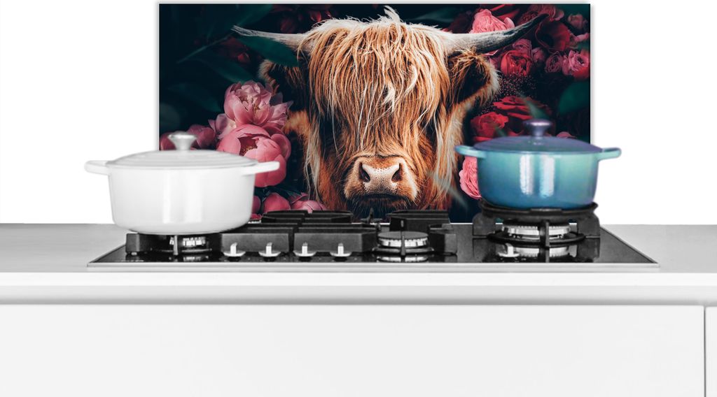 KitchenYeah Spritzschutz Küche - Küchenrückwand - Wandschutz für Herd und Spüle - Kuh - Schottisches Hochlandrind - Blumen - Botanisch 70x3...