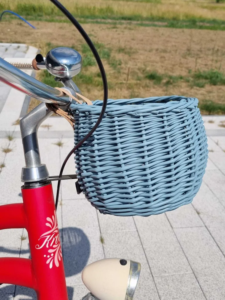 Panier vélo enfant bleu marine WikliBOX : fixation stable et osier