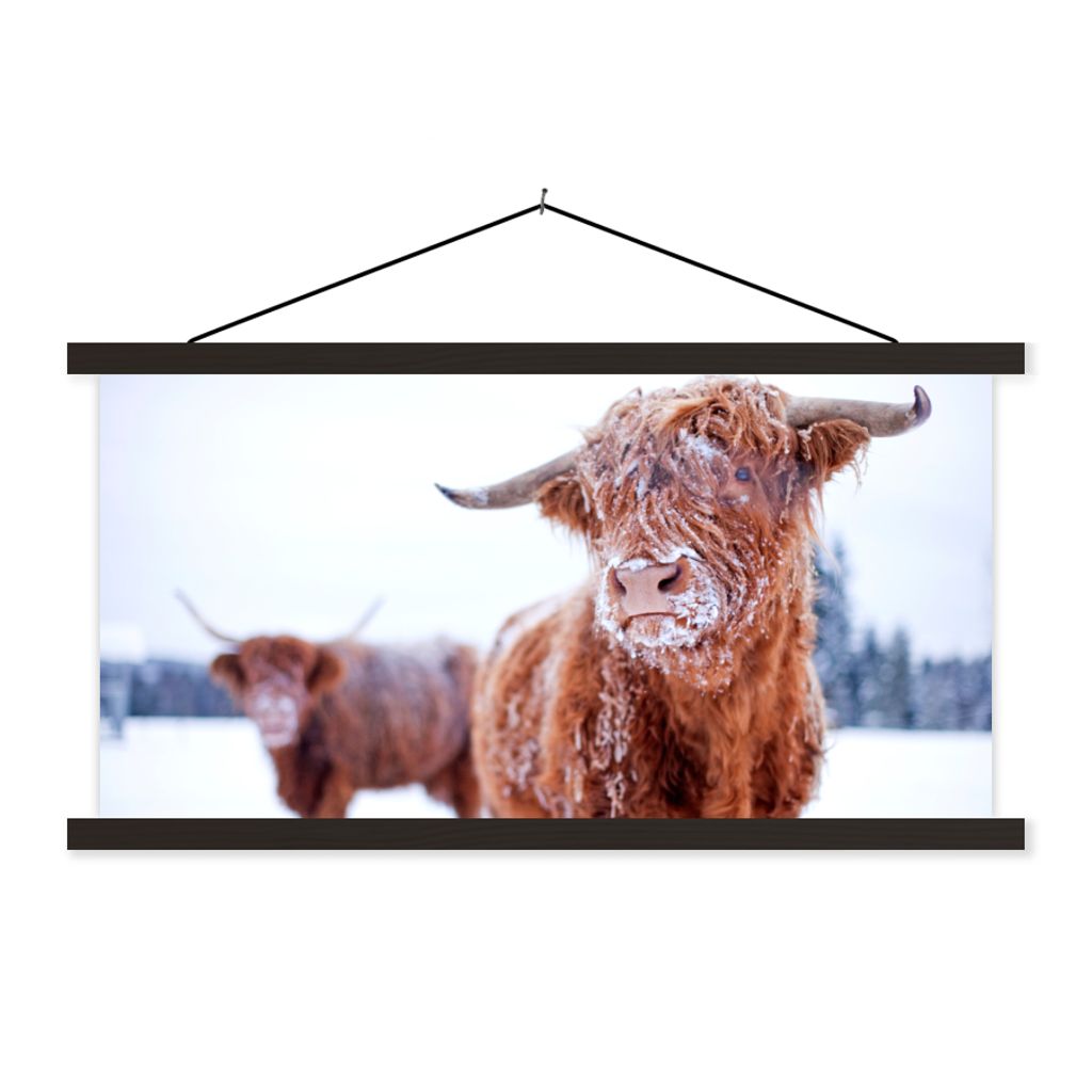 MuchoWow Textilposter Schottischer Highlander - Schnee - Haut 120x60 cm mit schwarzem Rahmen - Dekoration Schlafzimmer