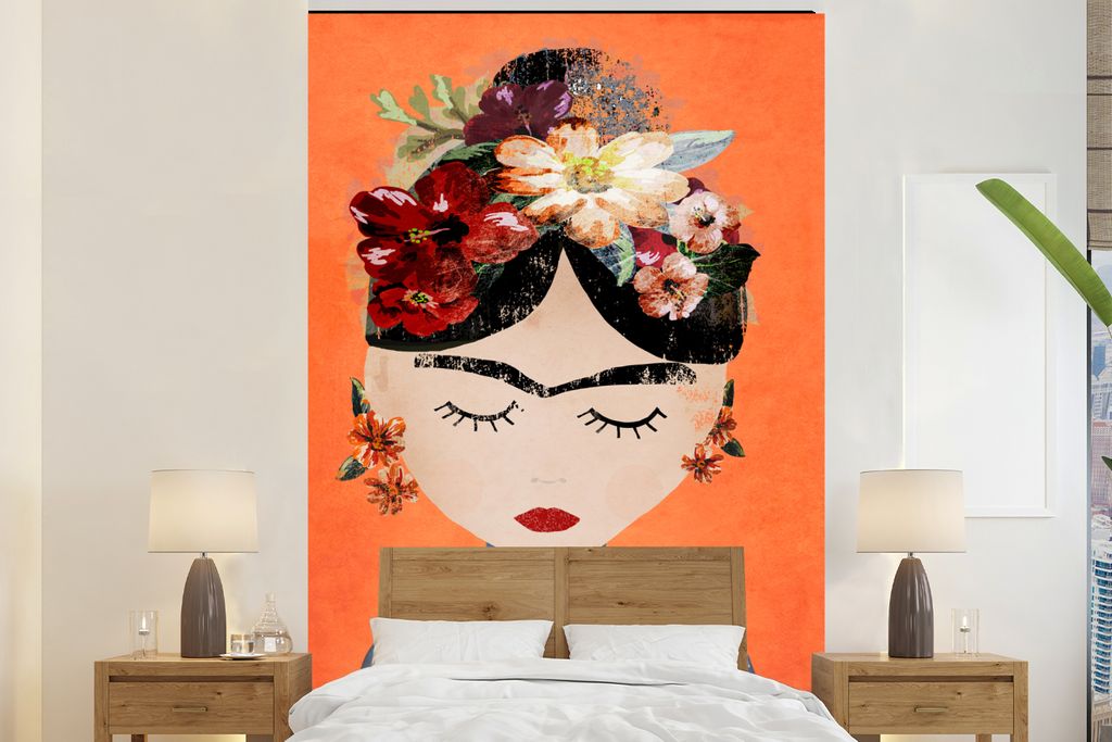 MuchoWow Fototapete für Wohnzimmer oder Schlafzimmer Wandtapete Vinyl Motivtapete Porträt - Frida Kahlo - Orange - Frau - Blumen - 170x260 cm -...