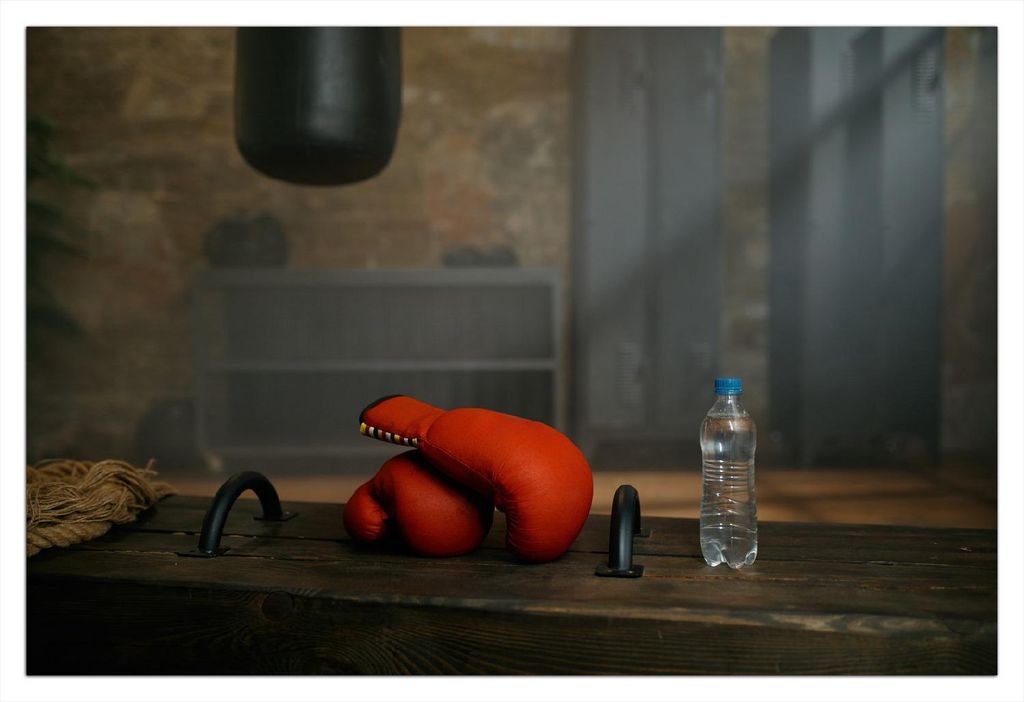 Wallario Poster - Pause im Boxstudio, Kunstdruck Größe: 61 x 91,50 cm