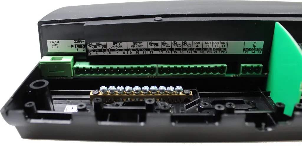 Régulateur thermique ecoMAX 920 I2 pour piloter 2 circuits de mélange