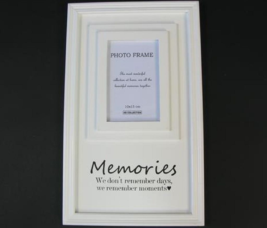 Moderner, weißer Fotorahmen 'MEMORIES' aus Holz für ein Foto 10x15 cm