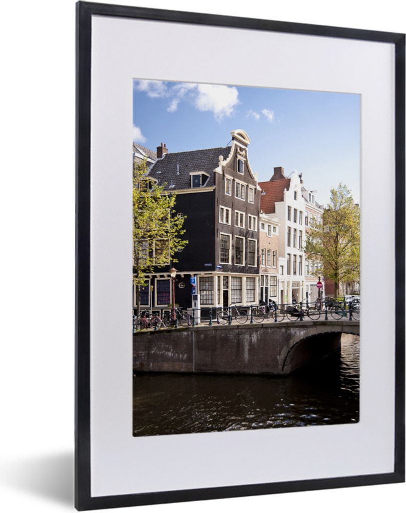 MuchoWow MuchoWow Gerahmtes Poster Grachtenhäuser in Amsterdam neben einer Brücke 30x40 cm - Poster mit zchwarzem Bilderrahmen - Wandposter S...