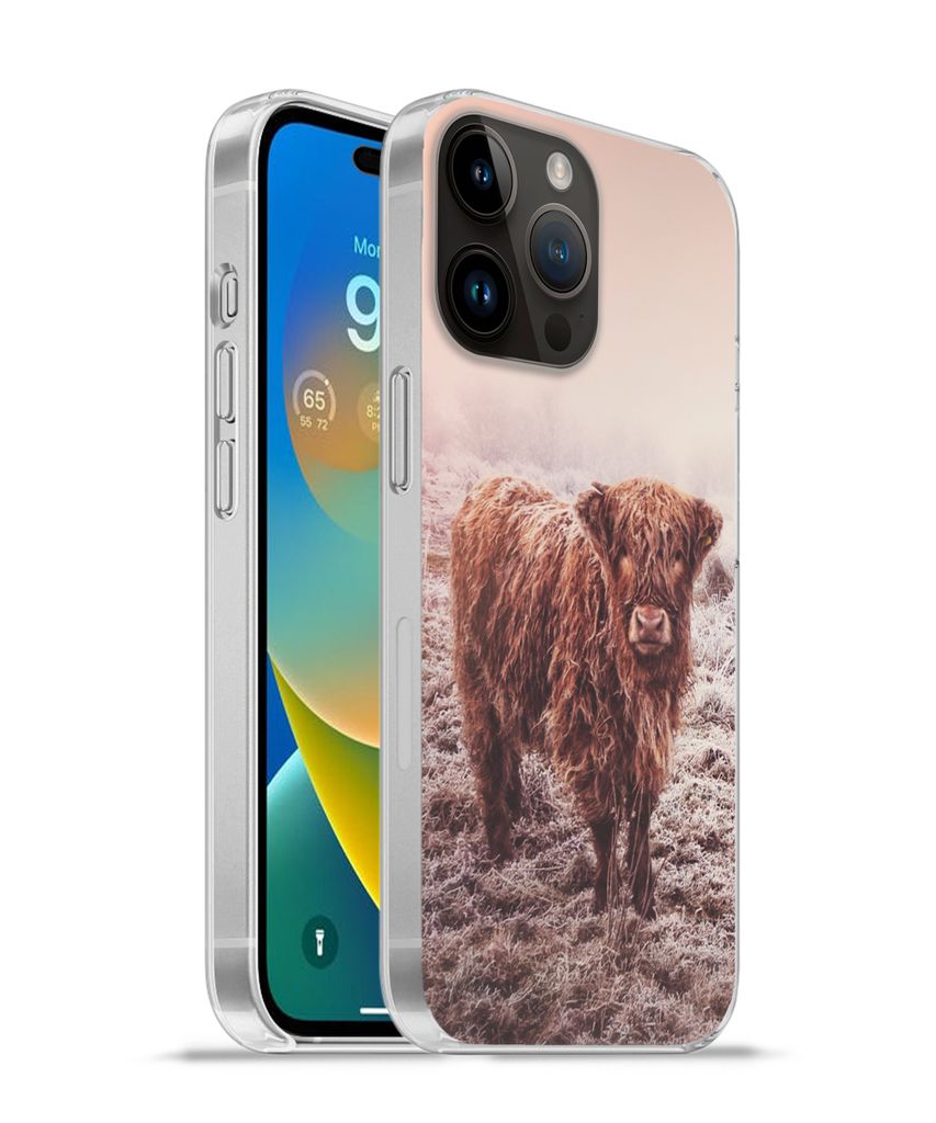 MuchoWow Handyhülle Schutzhülle Hülle für Apple iPhone 14 Pro Max Schottische Highlander - Schnee - Sonne Silikon Softcase Handy Hülle - Har...